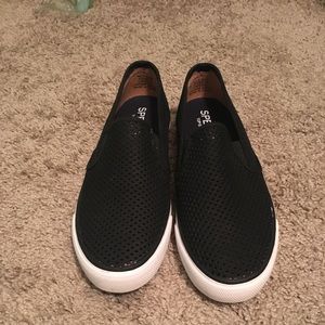 New Sperry Seaside Perfs in Black